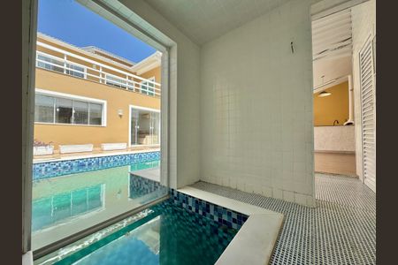 Casa de condomínio para alugar com 550m², 6 quartos e 6 vagas Casa de condomínio para alugar com 550m², 6 quartos e 6 vagasÁrea externa