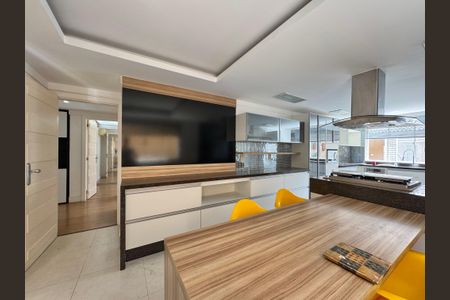 Casa de condomínio para alugar com 550m², 6 quartos e 6 vagas Casa de condomínio para alugar com 550m², 6 quartos e 6 vagasCozinha