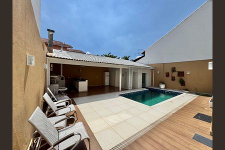 Casa de condomínio para alugar com 550m², 6 quartos e 6 vagas Casa de condomínio para alugar com 550m², 6 quartos e 6 vagasÁrea externa