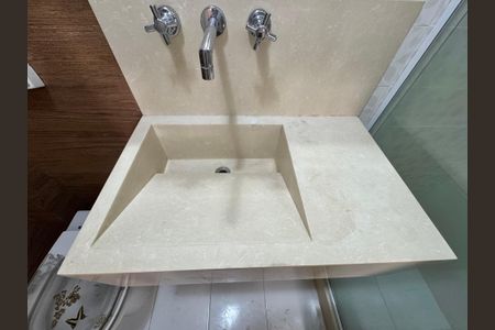 Casa de condomínio para alugar com 550m², 6 quartos e 6 vagas Casa de condomínio para alugar com 550m², 6 quartos e 6 vagasSuíte 1 - Banheiro