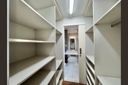 Casa de condomínio para alugar com 550m², 6 quartos e 6 vagas Casa de condomínio para alugar com 550m², 6 quartos e 6 vagasSuíte 3 - Closet