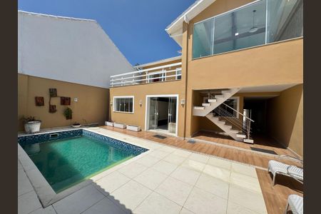 Casa de condomínio para alugar com 550m², 6 quartos e 6 vagas Casa de condomínio para alugar com 550m², 6 quartos e 6 vagasÁrea externa