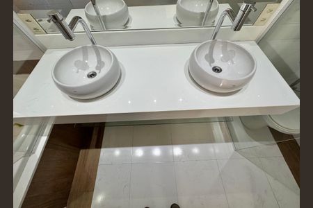 Casa de condomínio para alugar com 550m², 6 quartos e 6 vagas Casa de condomínio para alugar com 550m², 6 quartos e 6 vagasSuíte 4 - Banheiro