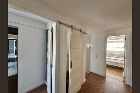 Casa de condomínio para alugar com 550m², 6 quartos e 6 vagas Casa de condomínio para alugar com 550m², 6 quartos e 6 vagasHall Íntimo