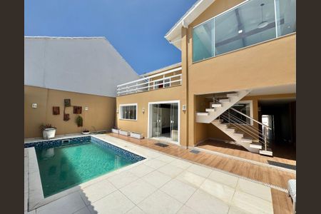 Casa de condomínio para alugar com 550m², 6 quartos e 6 vagas Casa de condomínio para alugar com 550m², 6 quartos e 6 vagasÁrea externa