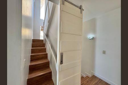 Casa de condomínio para alugar com 550m², 6 quartos e 6 vagas Casa de condomínio para alugar com 550m², 6 quartos e 6 vagasHall Íntimo