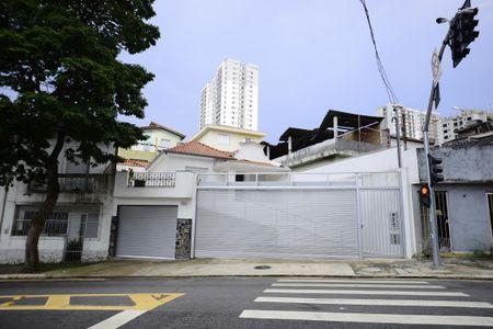 Casa para alugar com 190m², 2 quartos e 4 vagasFachada