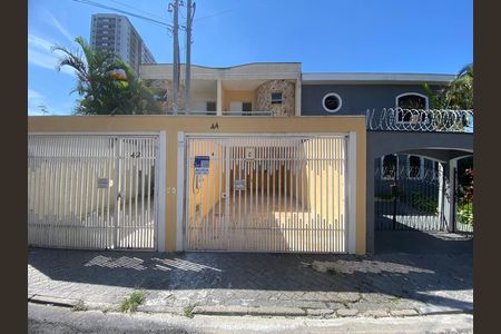 Casa para alugar com 150m², 4 quartos e 2 vagas Casa para alugar com 150m², 4 quartos e 2 vagasFachada + placa