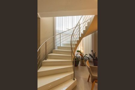 Casa para alugar com 405m², 3 quartos e 2 vagasEscada