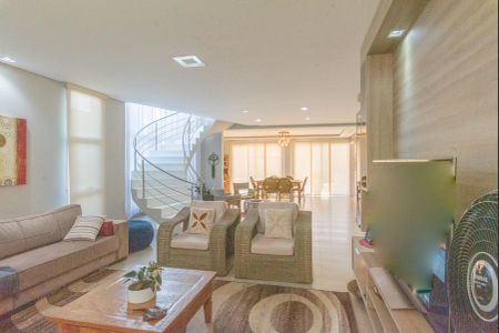 Casa para alugar com 405m², 3 quartos e 2 vagasSala