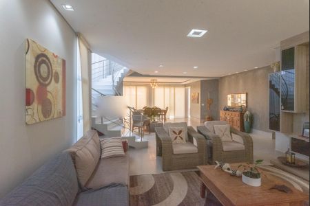 Casa para alugar com 405m², 3 quartos e 2 vagasSala