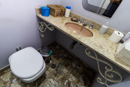 Casa à venda com 208m², 6 quartos e 4 vagas Casa à venda com 208m², 6 quartos e 4 vagasLavabo 1