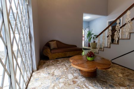 Casa à venda com 208m², 6 quartos e 4 vagas Casa à venda com 208m², 6 quartos e 4 vagasSaleta