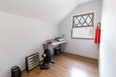 Casa à venda com 208m², 6 quartos e 4 vagas Casa à venda com 208m², 6 quartos e 4 vagasHall Superior