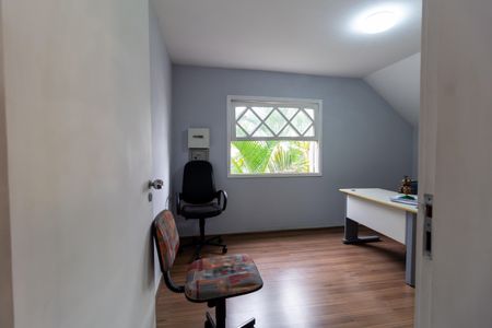 Casa à venda com 208m², 6 quartos e 4 vagas Casa à venda com 208m², 6 quartos e 4 vagasQuarto 5