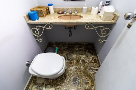 Casa à venda com 208m², 6 quartos e 4 vagas Casa à venda com 208m², 6 quartos e 4 vagasLavabo 1