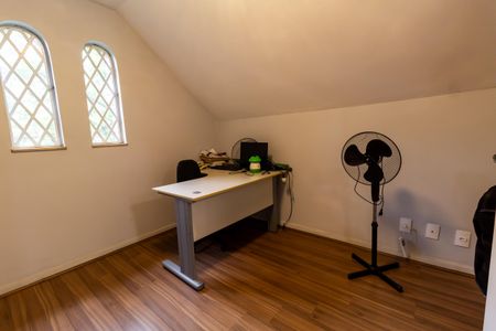 Casa à venda com 208m², 6 quartos e 4 vagas Casa à venda com 208m², 6 quartos e 4 vagasQuarto 4