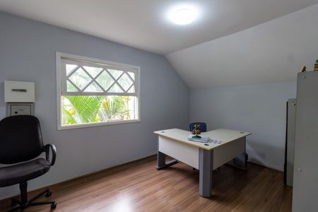 Casa à venda com 208m², 6 quartos e 4 vagas Casa à venda com 208m², 6 quartos e 4 vagasQuarto 5