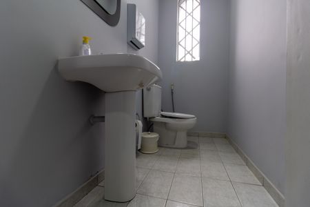 Casa à venda com 208m², 6 quartos e 4 vagas Casa à venda com 208m², 6 quartos e 4 vagasLavabo 2