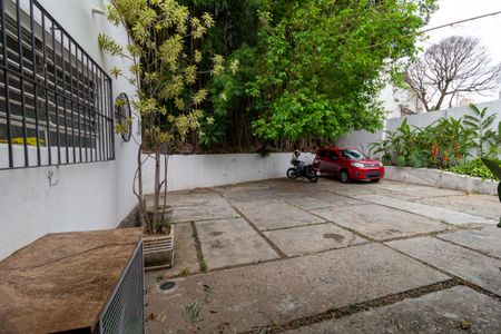 Casa à venda com 208m², 6 quartos e 4 vagas Casa à venda com 208m², 6 quartos e 4 vagasQuintal e Garagem