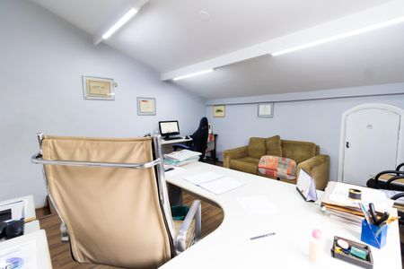 Casa à venda com 208m², 6 quartos e 4 vagas Casa à venda com 208m², 6 quartos e 4 vagasQuarto 6