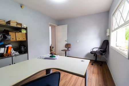 Casa à venda com 208m², 6 quartos e 4 vagas Casa à venda com 208m², 6 quartos e 4 vagasQuarto 5