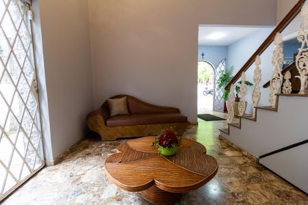 Casa à venda com 208m², 6 quartos e 4 vagas Casa à venda com 208m², 6 quartos e 4 vagasSaleta