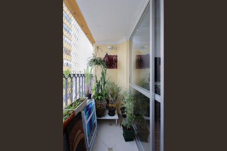 Apartamento à venda com 65m², 2 quartos e 1 vaga Apartamento à venda com 65m², 2 quartos e 1 vagaVaranda