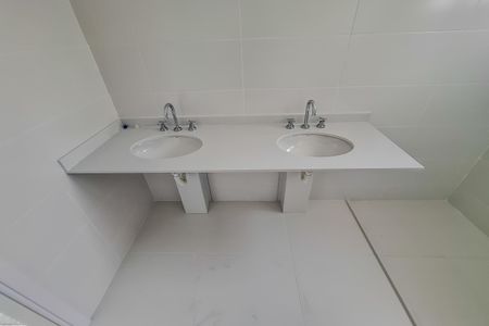 Apartamento à venda com 155m², 4 quartos e 2 vagasBanheiro Quarto 4