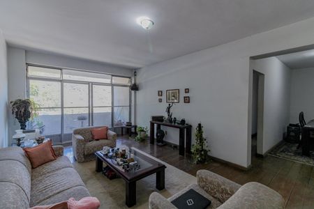 Casa à venda com 550m², 3 quartos e 6 vagasSala