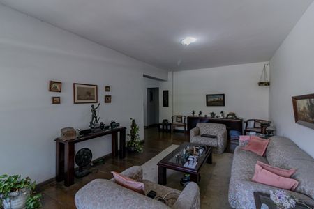 Casa à venda com 550m², 3 quartos e 6 vagasSala