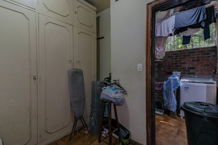 Casa à venda com 550m², 3 quartos e 6 vagasQuarto de Serviço