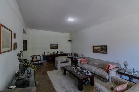 Casa à venda com 550m², 3 quartos e 6 vagasSala