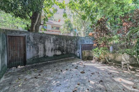 Casa à venda com 550m², 3 quartos e 6 vagasQuintal