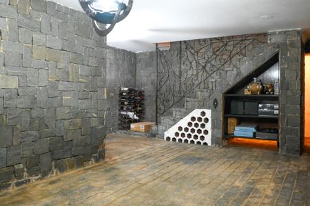 Casa à venda com 469m², 3 quartos e 4 vagasPorão