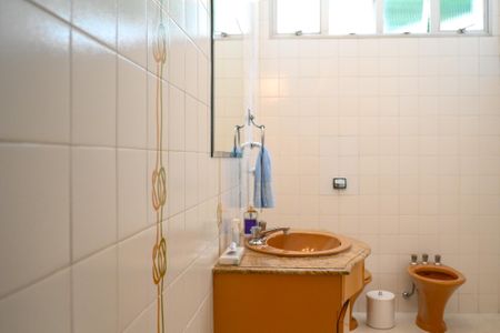 Casa à venda com 469m², 3 quartos e 4 vagasBanheiro da Suíte 2