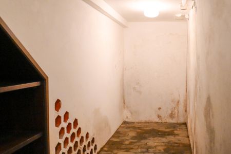 Casa à venda com 469m², 3 quartos e 4 vagasPorão