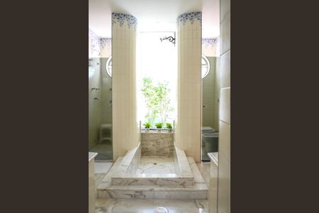 Casa à venda com 469m², 3 quartos e 4 vagasBanheiro da Suite 1