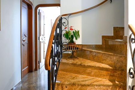 Casa à venda com 469m², 3 quartos e 4 vagasEscada