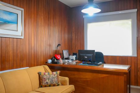 Casa à venda com 469m², 3 quartos e 4 vagasEscritório