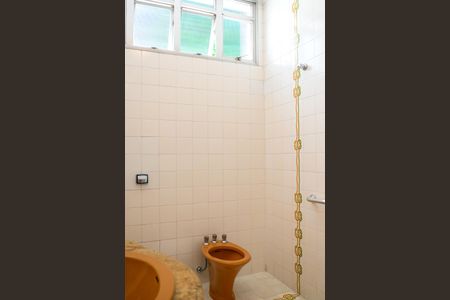 Casa à venda com 469m², 3 quartos e 4 vagasBanheiro da Suíte 2