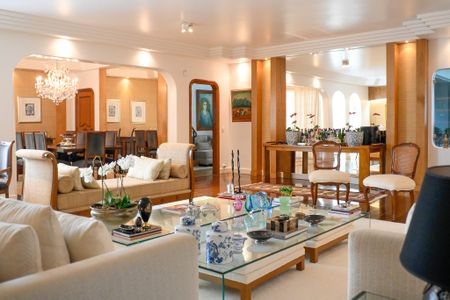 Casa à venda com 469m², 3 quartos e 4 vagasSala