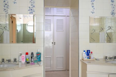 Casa à venda com 469m², 3 quartos e 4 vagasBanheiro da Suite 1