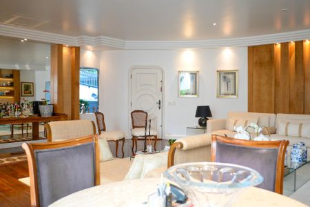 Casa à venda com 469m², 3 quartos e 4 vagasSala