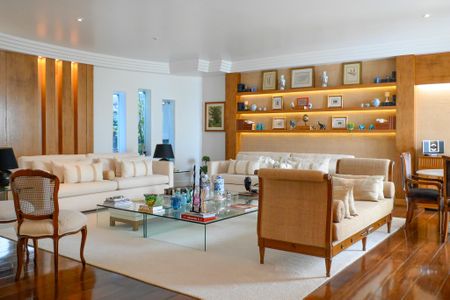 Casa à venda com 469m², 3 quartos e 4 vagasSala