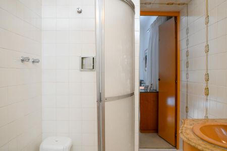 Casa à venda com 469m², 3 quartos e 4 vagasBanheiro da Suíte 2