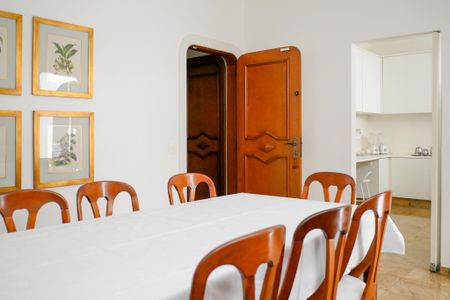 Casa à venda com 469m², 3 quartos e 4 vagasCopa