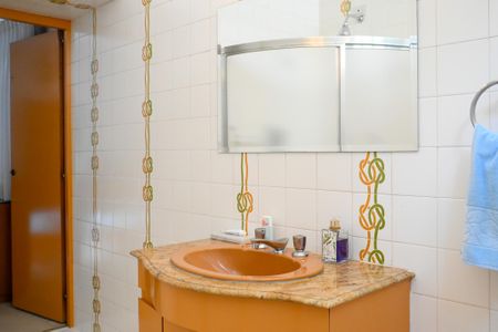 Casa à venda com 469m², 3 quartos e 4 vagasBanheiro da Suíte 2