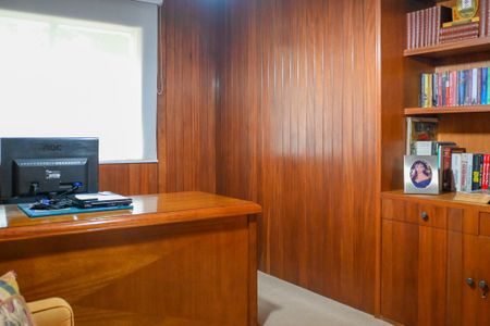 Casa à venda com 469m², 3 quartos e 4 vagasEscritório