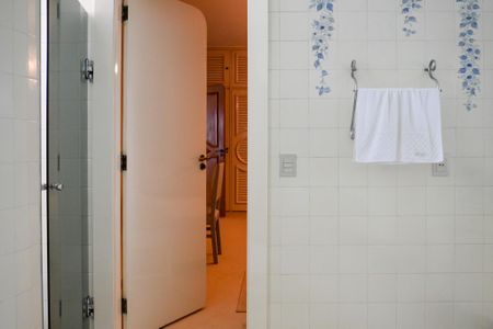 Casa à venda com 469m², 3 quartos e 4 vagasBanheiro da Suite 1